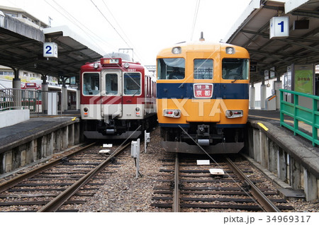 近鉄特急12600系と8000系（8578） 34969317