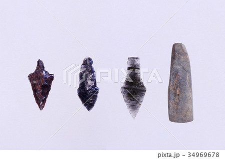 縄文時代の矢じりと石斧 34969678