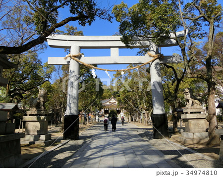 初詣後の湊川神社鳥居 初詣後の湊川神社鳥居 34974810