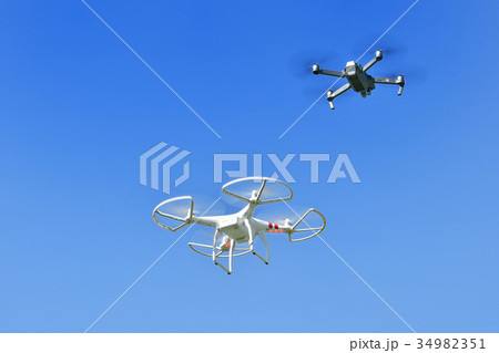 2機のドローン 34982351