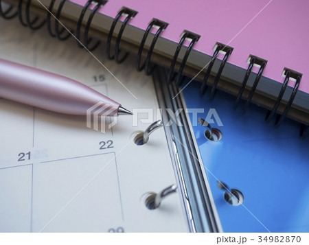 ビジネスイメージ・カレンダー・手帳・女性 34982870