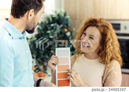 Excited wife showing cards with colors to her 34985297