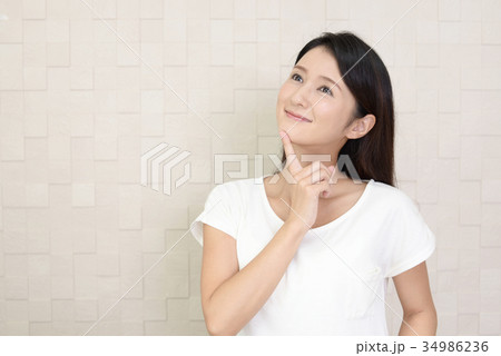 微笑む女性 34986236