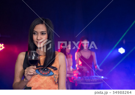 One night in the entertainment venue, people are celebrating the One night in the entertainment venue, people are celebrating the 34988264