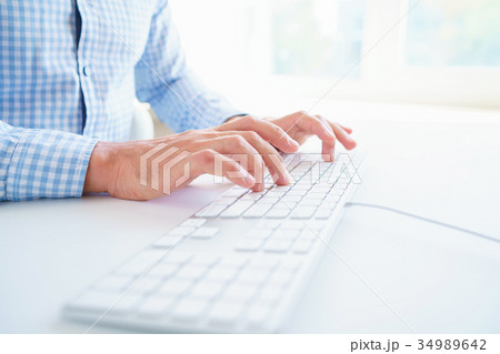 Men office worker typing on the keyboard Men office worker typing on the keyboard 34989642