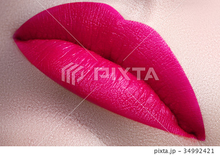 Beauty girl. Perfect skin. Cosmetics & makeup 34992421