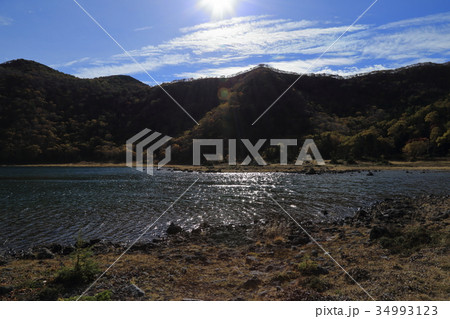 日光白根山の五色沼の秋 34993123