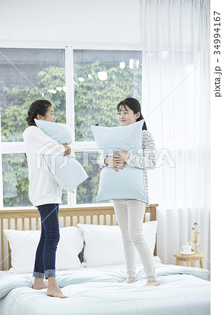 枕 少女 子供 34994167
