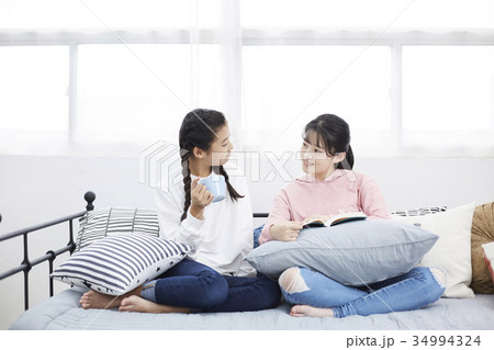 少女 子供 飲料 34994324
