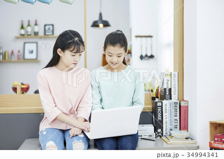 ノートパソコン ノートブック 少女 34994341