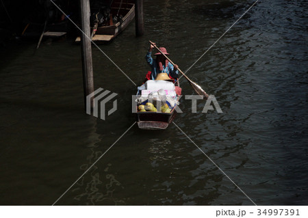 タイ・バンコクのDomnoen Saduak Floating Market　 34997391