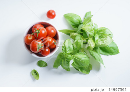 fresh tomatoes. fresh tomatoes. 34997565