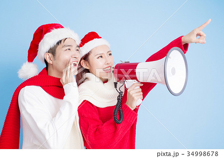 couple smile with merry christmas 34998678