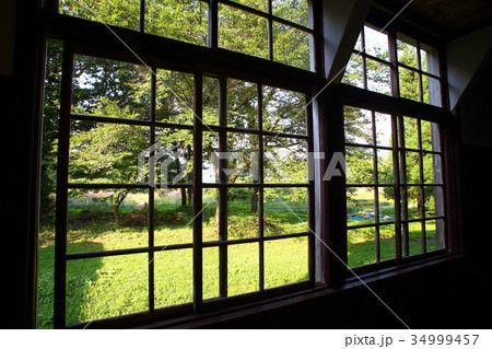 廃校の窓 34999457