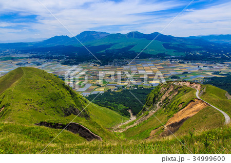 ラピュタの道(震災後)阿蘇ミルクロードからの眺め ラピュタの道(震災後)阿蘇ミルクロードからの眺め 34999600