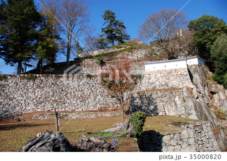 備中松山城 三之丸から見た石垣 備中松山城 三之丸から見た石垣 35000820