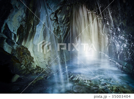 台湾　花蓮の観光名所ー水のカーテン水簾洞（白楊瀑布） 35003404