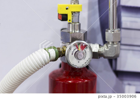 Pressure gauge of red extinguisher 35003906