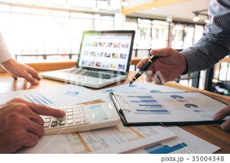 Co working conference, Business team meeting present, investor c 35004348