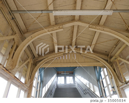 古いレールを活用した駅舎 古いレールを活用した駅舎 35005034