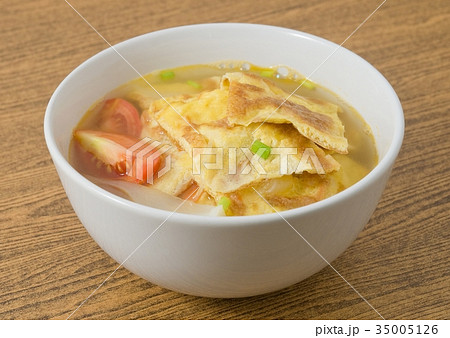 Thai Omelet Soup with Tomatoes and Scallion Thai Omelet Soup with Tomatoes and Scallion 35005126