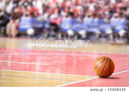 バスケットボールの試合会場 バスケットボールの試合会場 35008436