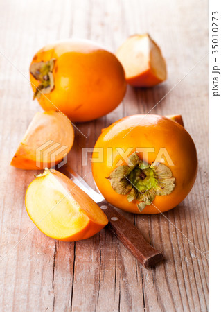 fresh sliced persimmons and knife fresh sliced persimmons and knife 35010273