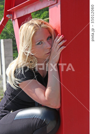 girl 35012060