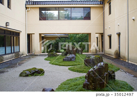 小雨にぬれる奥多摩の宿 小雨にぬれる奥多摩の宿 35012497