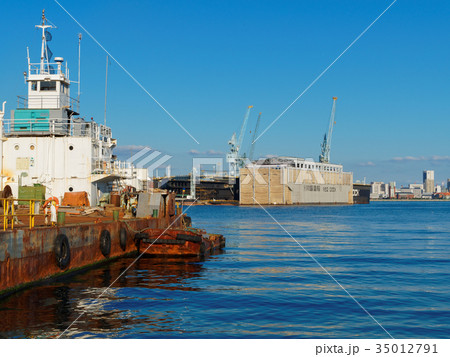 神戸 兵庫港から見る川崎重工の浮きドック 神戸 兵庫港から見る川崎重工の浮きドック 35012791