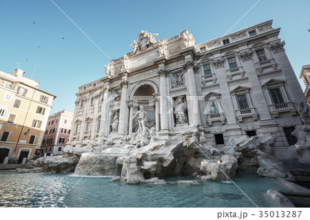 Trevi fountain, Rome 35013287