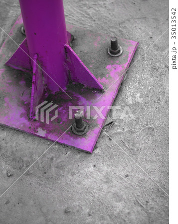 SCREWS AND NUTS ON LAMP POST CONCRETE BASE 35013542