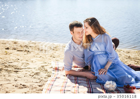 cute man and woman resting outdoor 35016118