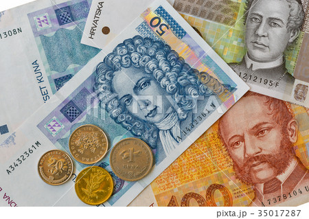Set of Croatian currency banknotes and coins macro Set of Croatian currency banknotes and coins macro 35017287