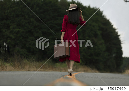 女性　女子旅　一人旅 35017449