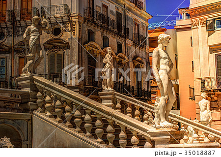 Famous fountain of shame on baroque Piazza 35018887
