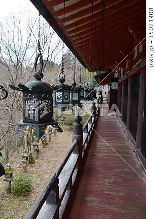 回廊･軒灯篭（談山神社･拝殿／奈良県桜井市多武峰319） 35021908