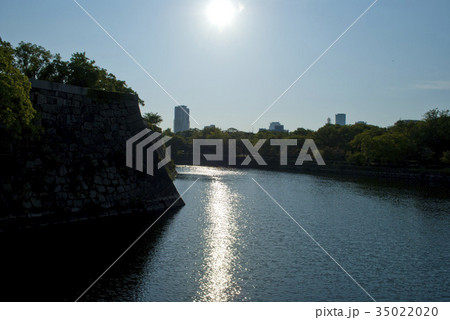 大阪城 堀の光る水面 大阪城 堀の光る水面 35022020