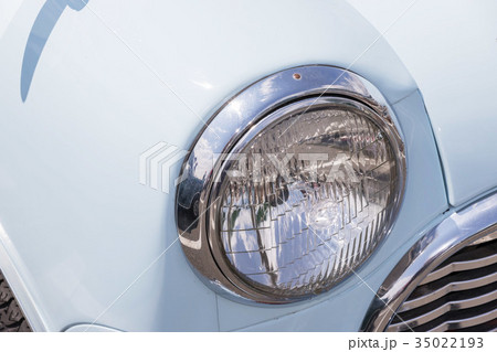 自動車のヘッドライト　Car headlight, headlamp 35022193