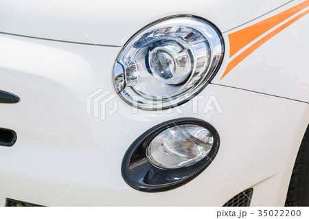 自動車のヘッドライト　Car headlight, headlamp 35022200