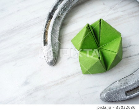 Paper fortune teller with horse shoes Paper fortune teller with horse shoes 35022636