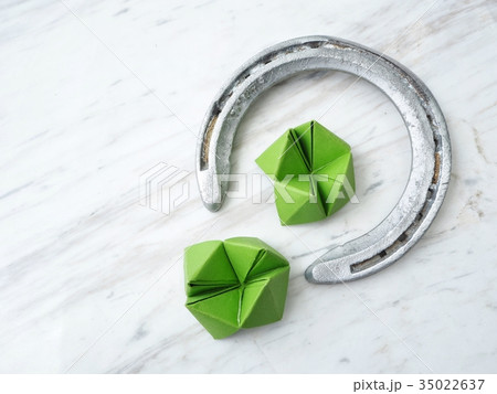 Paper fortune teller with horse shoes Paper fortune teller with horse shoes 35022637