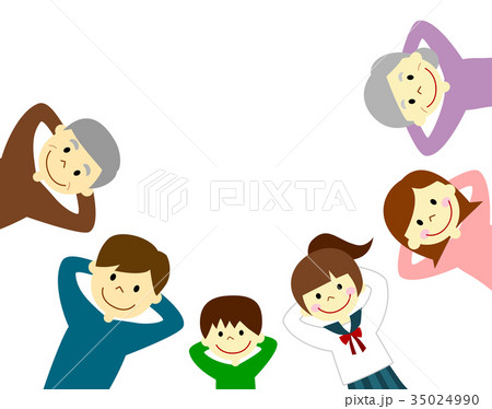 寝転ぶ三世代家族 35024990