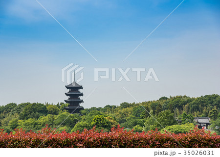 岡山 総社市 赤目の向こうに初夏の備中国分寺 岡山 総社市 赤目の向こうに初夏の備中国分寺 35026031