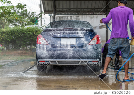 Cleaning the car Cleaning the car 35026526