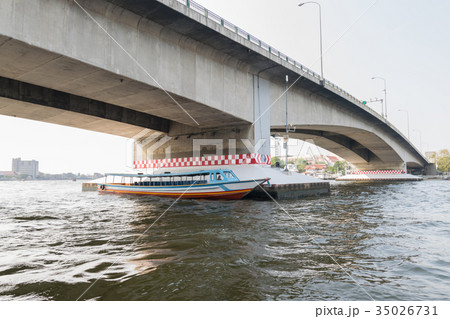 Boat travel on the Chao Phraya river Boat travel on the Chao Phraya river 35026731