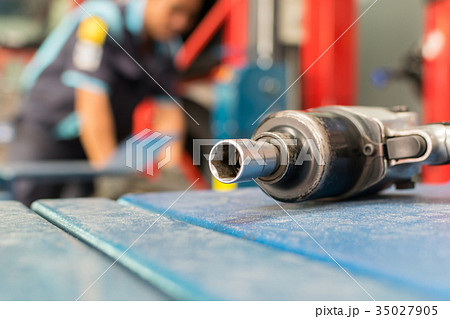 Air tools at car garage 35027905