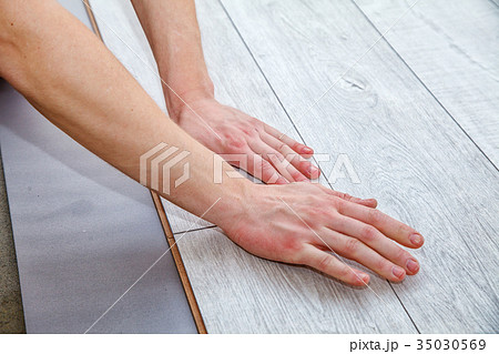 handyman laying down laminate flooring boards handyman laying down laminate flooring boards 35030569