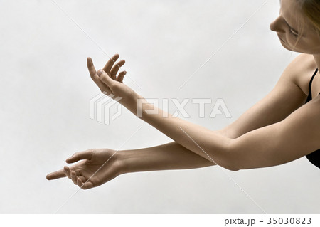 Ballet dancer posing in studio Ballet dancer posing in studio 35030823