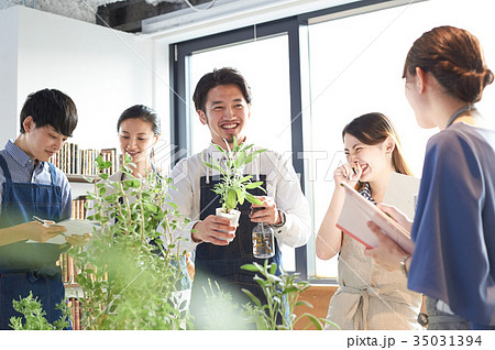 カルチャースクール 寄せ植え 講師 受講生 カルチャースクール 寄せ植え 講師 受講生 35031394